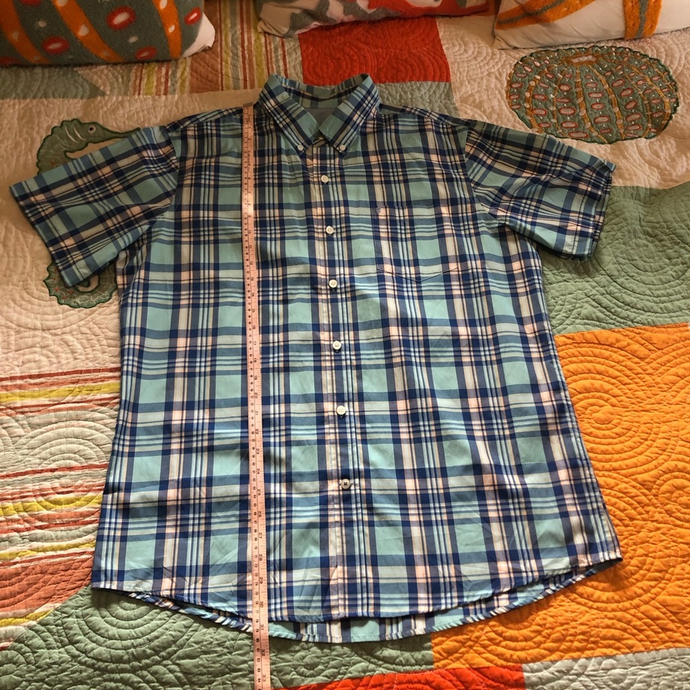 Izod shortsleeved button up shirt size Large